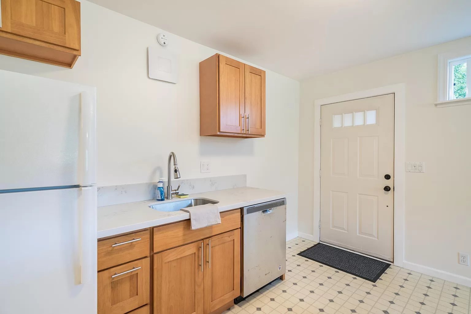 Building Photo - 1120 SW Broadway Dr