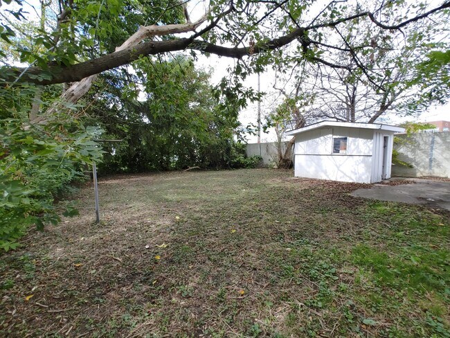 Building Photo - 12257 Vaughan St