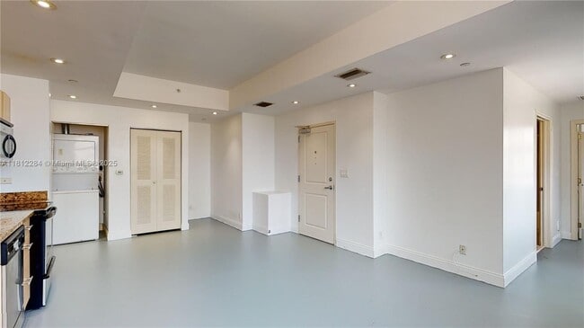 Building Photo - 111 E Flagler St