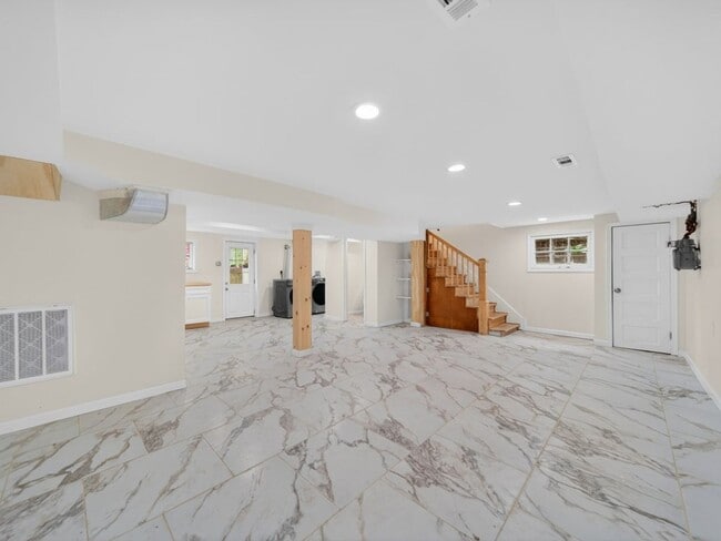 Building Photo - 4024 20th St NE