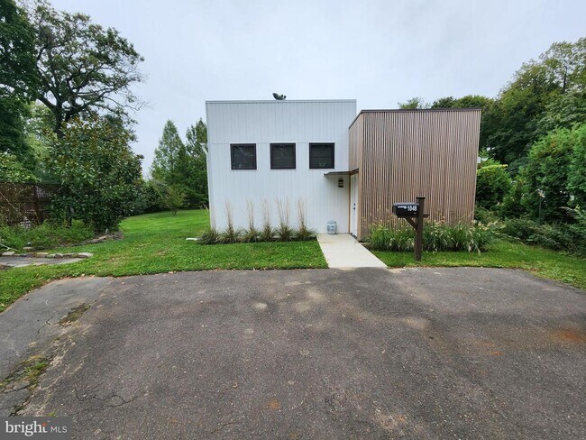 Building Photo - 1048 Prospect St