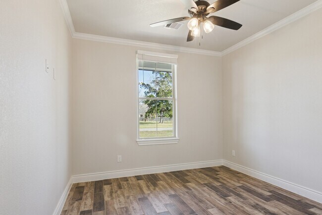 Building Photo - 1610 Newgulf Dr