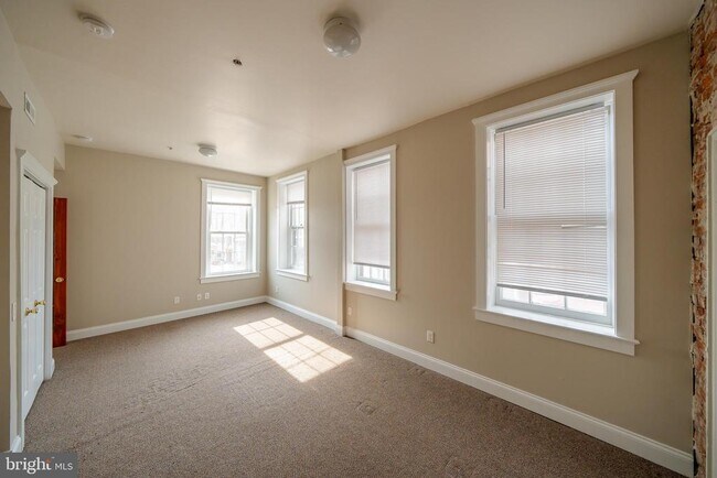 Building Photo - 236 W Market St