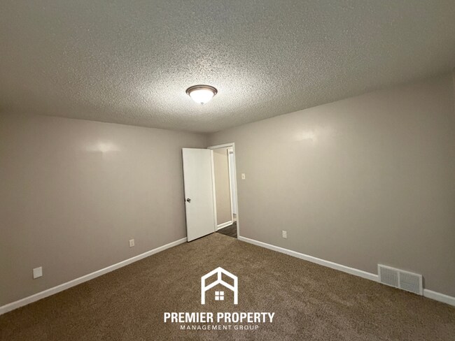 Building Photo - 3955 Castile St
