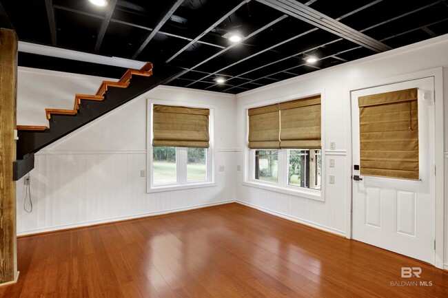 Building Photo - 18870 Highland Dr