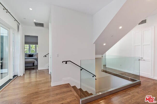 Building Photo - 9767 Monte Mar Dr