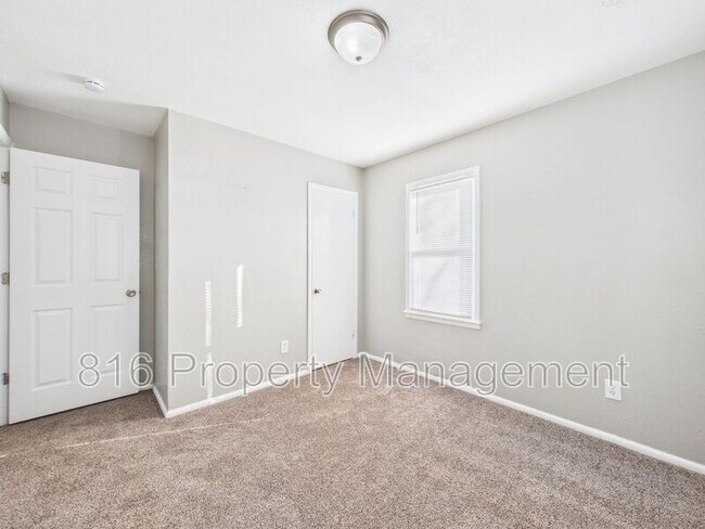 Building Photo - 721 N Rogers St