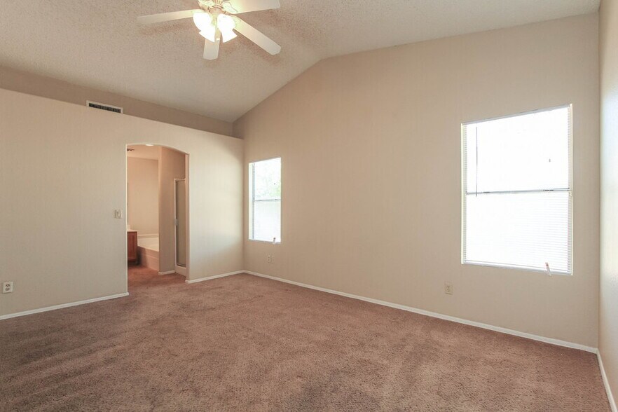 Building Photo - 8864 W Morningside Dr