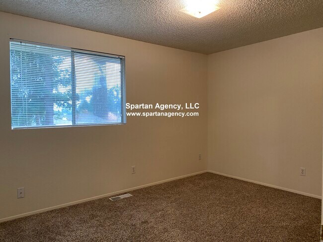 Building Photo - 2613 180th Ave E