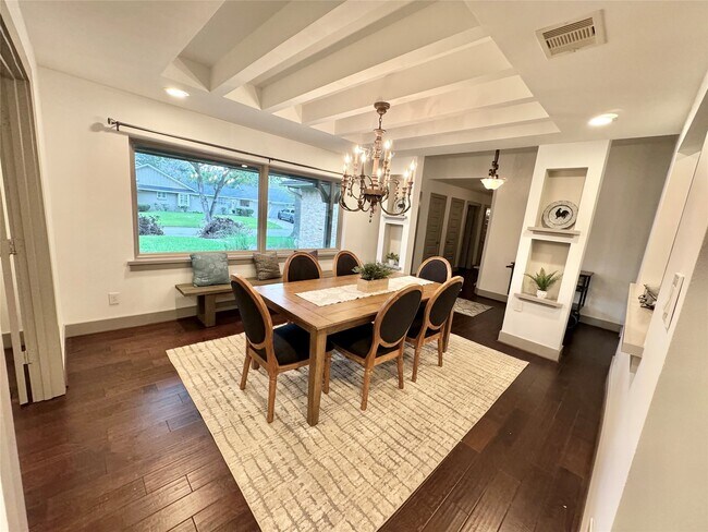 Building Photo - 9806 Cliffwood Dr
