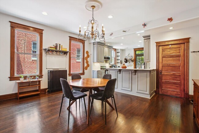 Building Photo - Stunning 3BR+, 3.5BA Capitol Hill Home wit...