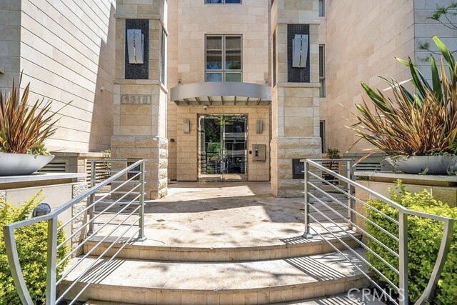 Building Photo - 1318 S Roxbury Dr