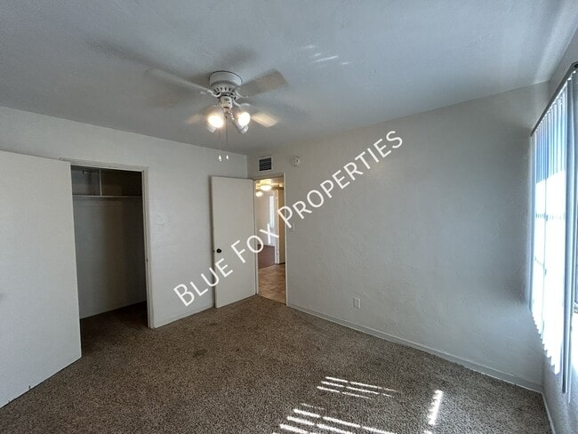 Building Photo - 1448 E Waverly St
