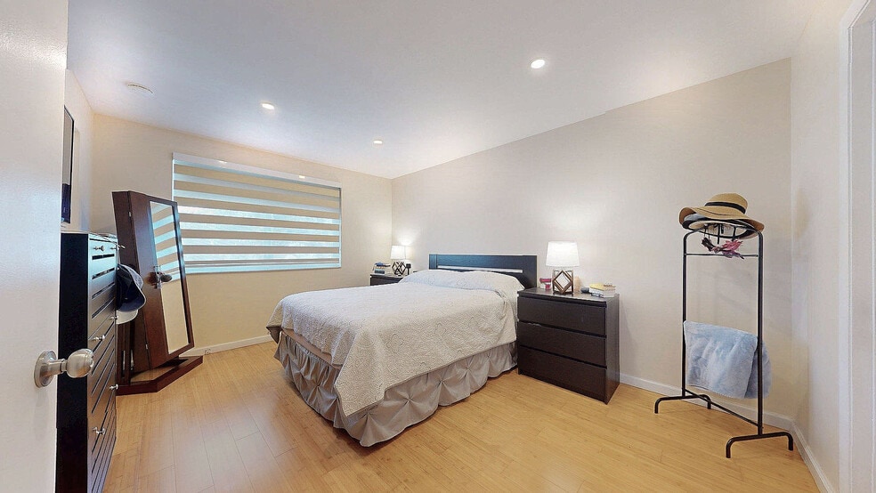 Building Photo - 6840 SW 45th Ln