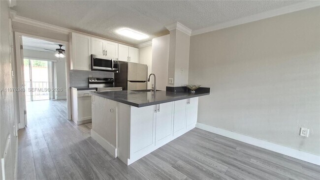 Building Photo - 7220 Fairway Dr