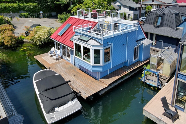 Building Photo - 3110 Portage Bay Pl E