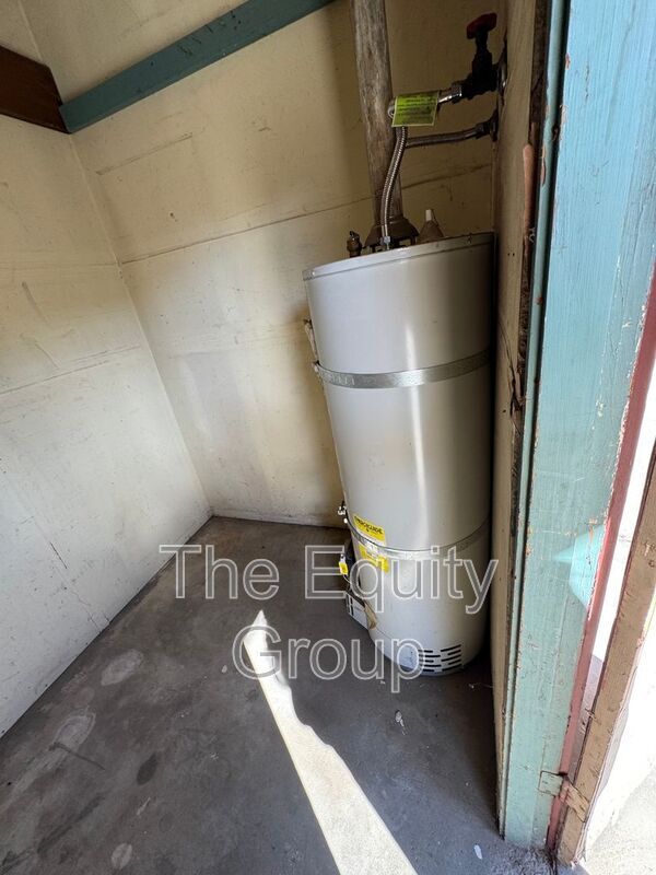 Building Photo - 1320 W Vassar Ave