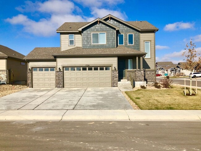 Primary Photo - Beautiful 3 Bed, 2.5 Bath House in Windsor!