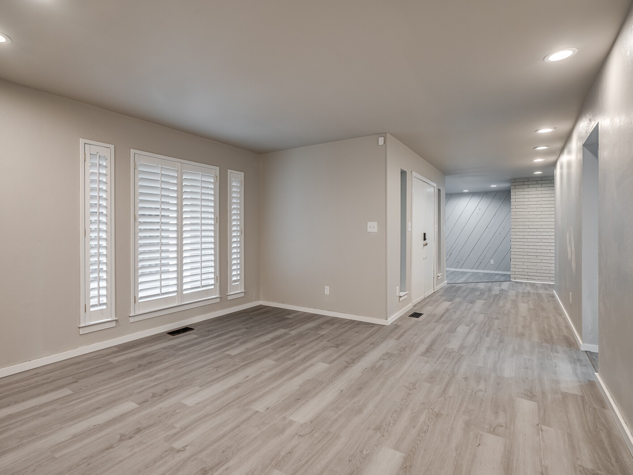 Building Photo - 12136 Thorn Ridge Rd