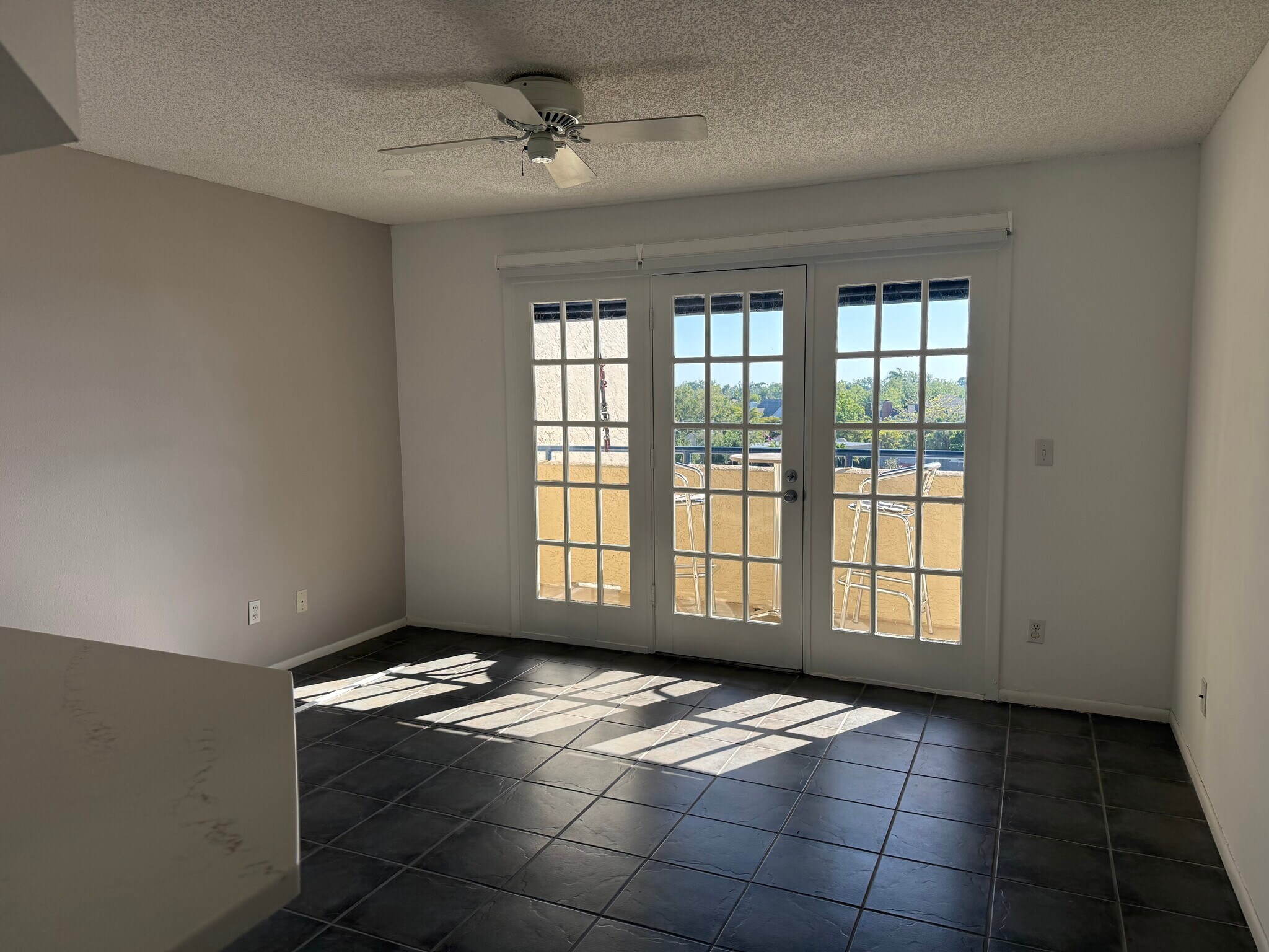 Building Photo - 835 S Osprey Ave