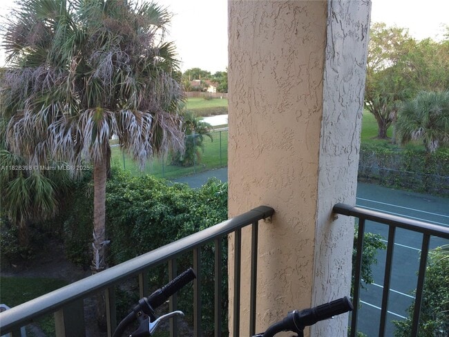 Building Photo - 9999 Summerbreeze Dr