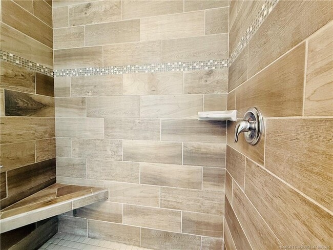 Building Photo - 252 NE Ebbtide Way