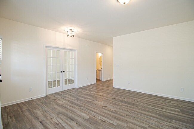 Building Photo - Great Wesley Chapel Location!