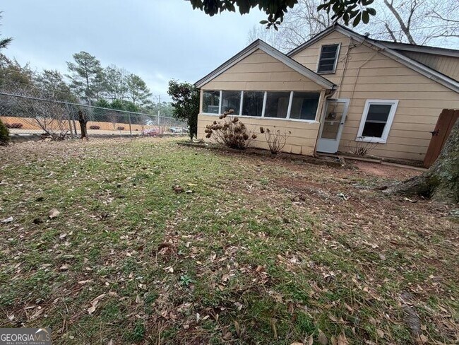 Building Photo - 1252 Lawrenceville-Suwanee Rd