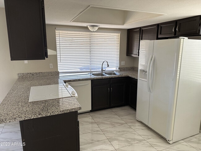 Building Photo - 2536 E Commonwealth Cir