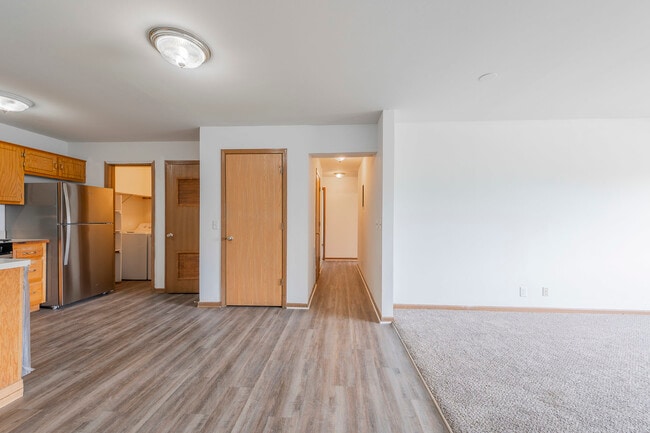 Building Photo - 915 Spiros Ct