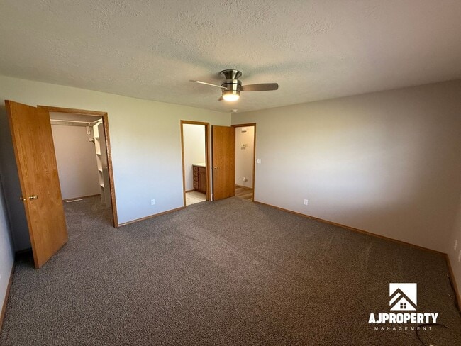 Building Photo - 911 S Colleen Ln