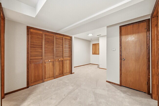 Building Photo - $2,845.95- 4-Bed /3-Bath Gem with Finished Basement and Fenced-in Yard in Colorado Springs!