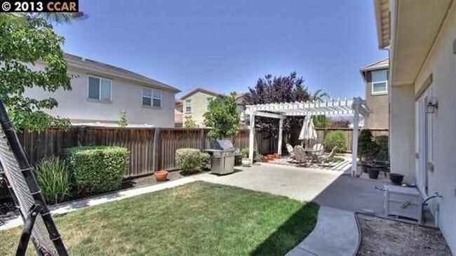 Building Photo - Gorgeous Contemporary Home with Many Luxur...