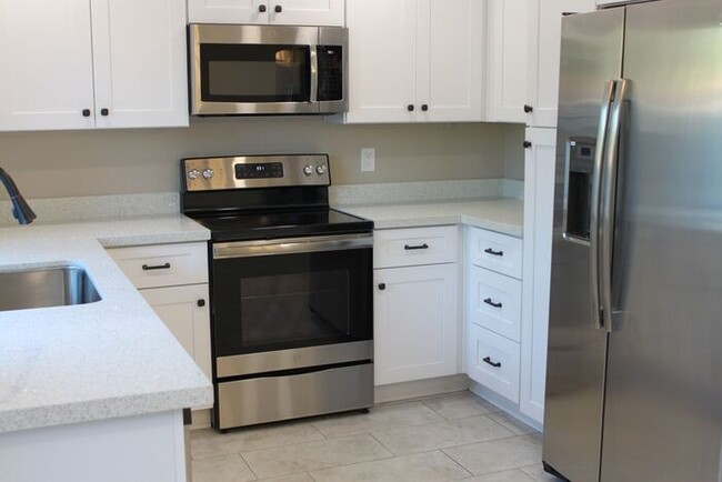 Building Photo - Beautiful Condo with two Master Suites!