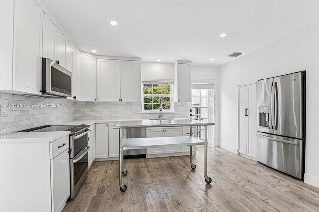 Building Photo - 3002 Segovia St