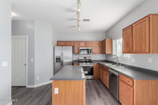 Building Photo - 11023 W Loma Ln