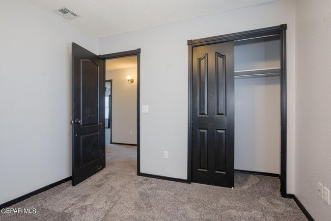 Building Photo - 3274 Maple Point Dr