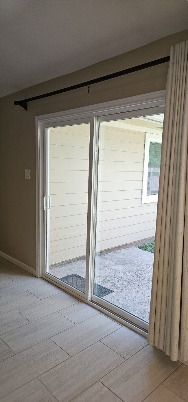 Building Photo - 22 W Broken Oak Ct