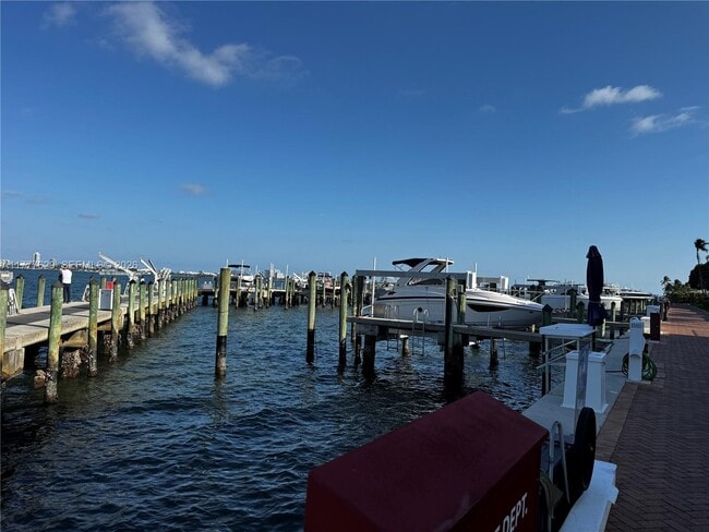 Building Photo - 2000 Towerside Terrace