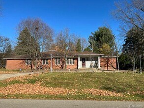 Building Photo - 297 Vreeland Dr