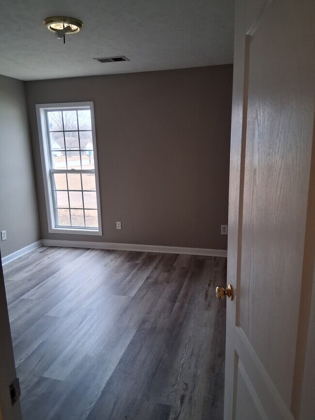 Building Photo - 120 Woods Edge Dr