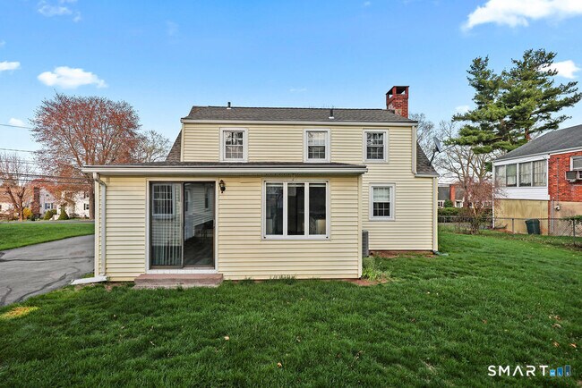 Building Photo - 575 S Main St