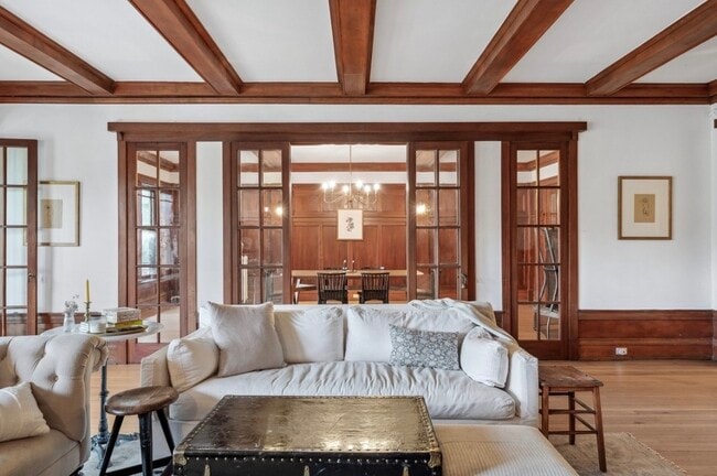 Building Photo - 5054 S Woodlawn Ave