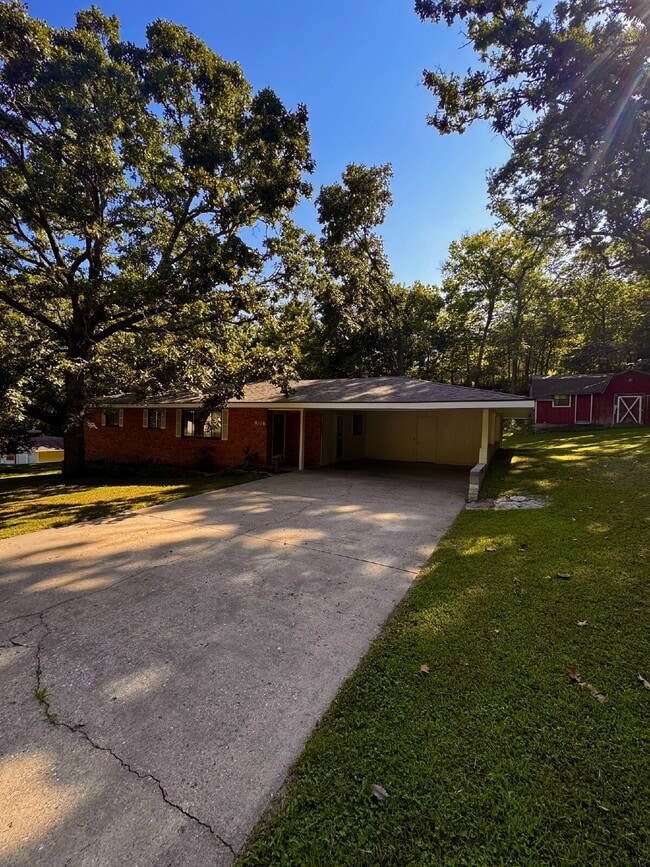 Building Photo - 9108 Bluff Dr