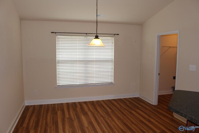 Building Photo - 103 Glen View Dr