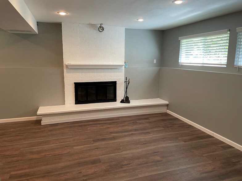 Building Photo - 4713 61st Ave W