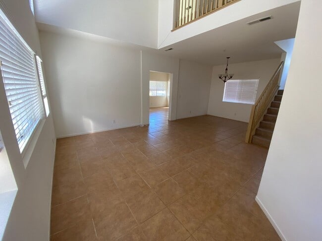 Building Photo - For Rent – Spacious Las Palmas II Home