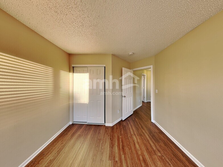 Building Photo - 4096 Netherland St