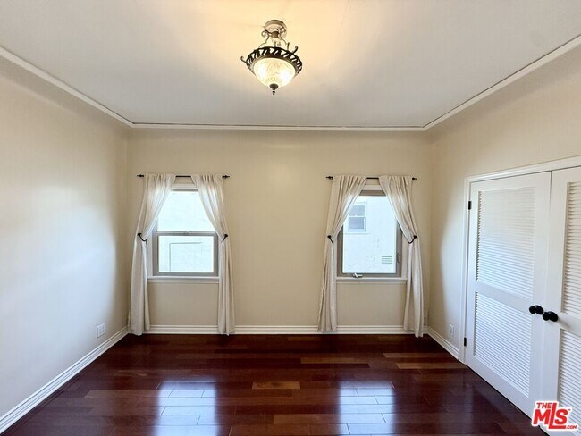 Building Photo - 1227 Ridgeley Dr