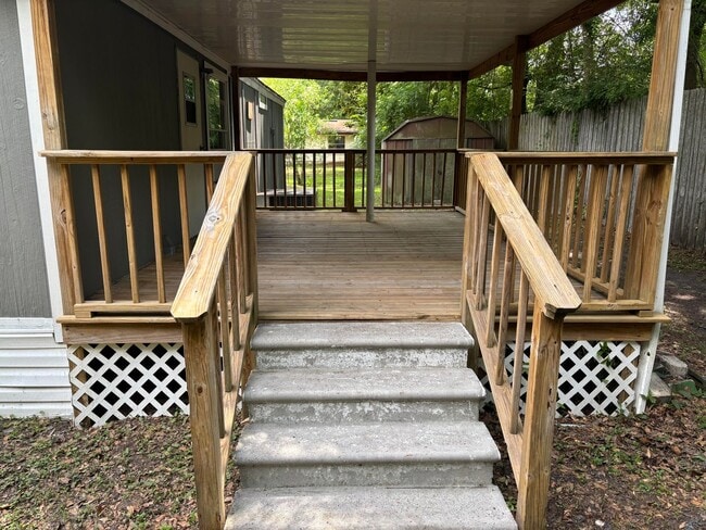 Building Photo - Lovely Home is Quiet Southwest Jacksonvill...